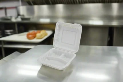 8X8 3 COMP. MFPP CLAMSHELL